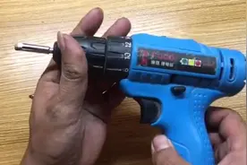 快速更换手电钻的钻头视频封面