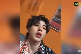 蔡徐坤自拍角度清奇 卷发超帅气