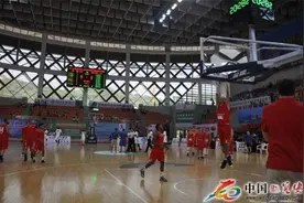 国际男篮巅峰争霸赛：美国险胜意大利图片