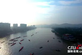 新津国际名校赛艇挑战赛 “老外”颜值抢镜图片