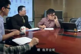 这部手机厉害了，调了震动能把人震得发抖！视频封面