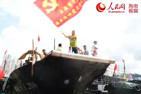 三亚港163渔船迁至崖州中心渔港开启新航程图片