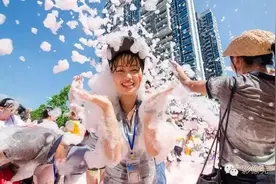今天东莞热爆了，这群人却疯狂跑起了5公里，好多人都hi晕了图片