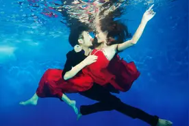 三亚拓璞柯给你一个梦幻水下婚纱摄影图片