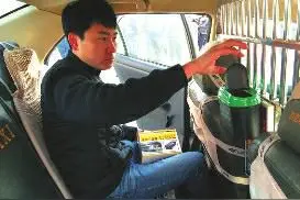 咸阳免费发放5000个车载垃圾桶图片