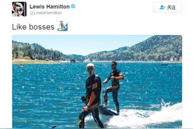 汉密尔顿和贾斯汀·比伯一起展示价值1.5万美元的动力冲浪板图片