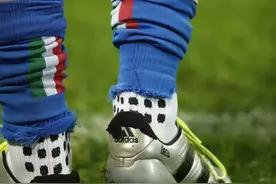 防断腿 欧洲杯：意大利Vs爱尔兰 德罗西小腿纹身亮眼图片