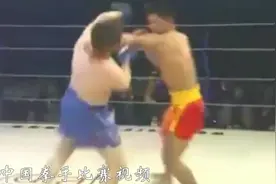 杨建平尽显中华虎霸气！连续两脚踢翻并砸击TKO外国悍将图片