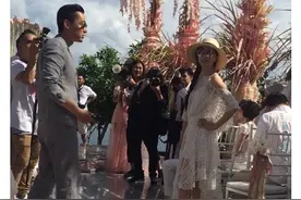 林心如婚礼，胡歌范冰冰抢捧花，网友：冰冰，李晨喊你回家结婚了图片