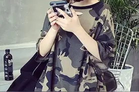 露肩T恤衫，在夏日穿着再适合不过了，很吸睛哦！图片