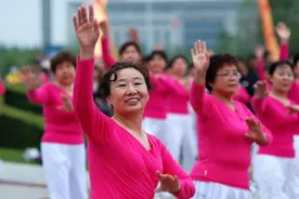跳广场舞，穿旗袍好吗？图片