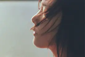 搞笑gif图：希望就在眼前，大哥有点激动了！图片