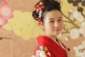邱淑贞女儿沈月和母亲越长越像，甜美长相皆遗传了妈妈的好基因视频封面