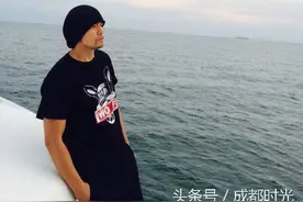 周杰伦马来西亚看夕阳 惊见“美”人鱼图片