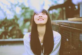 若是回到学生时代，我一定会把自己暗恋过的女神吃的干干净净图片