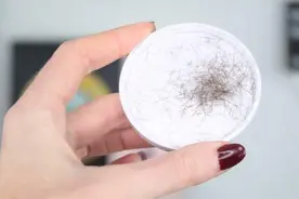 用头发增加眉毛量，效果杠杠的图片