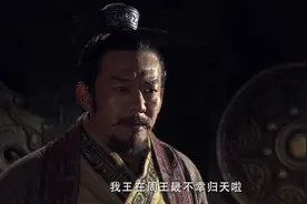 秦武王嬴荡在周王畿举鼎身亡，把王位传给嬴稷