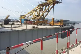 望东长江公路大桥合龙在即图片