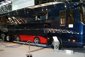 煤老板购买的 “豪华房车” 小姨子非要进行霸占，难道有原因！图片