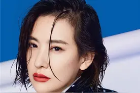 美女短发也性感，西装制服也魅惑图片