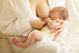 焦急，儿子都5周岁了睡觉时还老是摸妈妈咪咪这可怎么办？图片