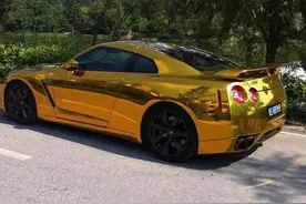 居住在浙江富人区的老板们都开啥车？仅车身颜色就很稀有图片