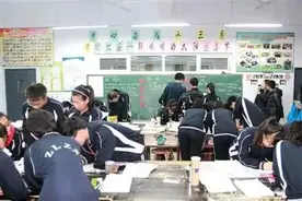 “满堂灌、题海战术都是误人子弟！”因辞职演说走红的教科局长图片