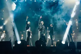 韩娱：BIGBANG权志龙-TOP-太阳为展示会制作美术作品图片