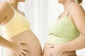 我和婆婆同时怀二胎，婆婆让我打掉孩子伺候她，老公竟然高兴坏了图片