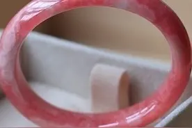 翡翠颜色的寓意图片
