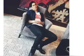 彭于晏北京瘫出六层下巴，网友:这表情瘫的好像智障儿童图片