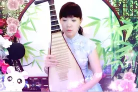 草原上升起不落的太阳，美女用琵琶演奏的很唯美，听醉了图片