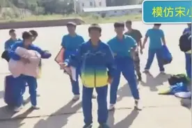 后面的哥们儿，你怎么跟不上节奏啊图片