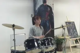 架子鼓表演《如果这都不算爱》，确实不错！图片