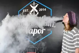 Vaping给人错误印象？ 这家开在海边的电子烟店帮人戒烟图片