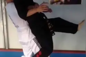 防身术 当别人从背后抱住你，该如何反击视频封面