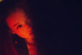 倪妮发九张街拍撞脸舒淇，网友表示林允拍照又有新模版了！图片