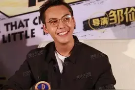 陈伟霆来沈有多火？提前 4 小时到场的迷妹只能在二楼围观。图片