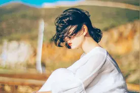 ​茫茫人海中，我在想着你，可你又在陪着谁？图片