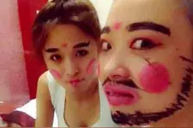 搞笑精选：两位大哥你们真的会开拖拉机吗？图片