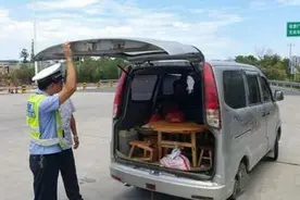 就连面包车都能改成“房车”，还有什么是不能改造的？图片