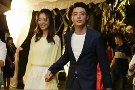 胡歌第二次参加“前任”婚礼 拍广告赚的钱不会都随了份子钱吧图片