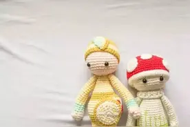 她用一把钩针，创造了一个萌化了的童话图片