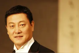 著名歌手韩磊首唱军歌《跨越》图片