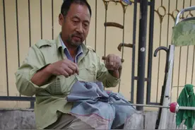 修伞匠：撑起一片晴空图片
