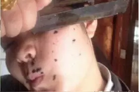 奇葩买家秀  低质量商品惹的祸，妹子拿刀刮面膜！图片