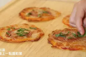 饺子皮做披萨，只花了几块钱，和披萨店几十块买的一样好吃！图片