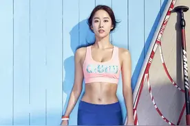 美女健身塑形体 合理使用器械 塑形美体健康心情愉悦图片