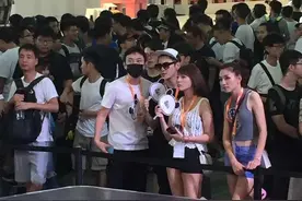 王思聪派出后宫腿池肉林现身ChinaJoy2016图片