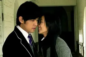 《不能说的秘密》周杰伦和桂纶镁四手联弹，超好听图片